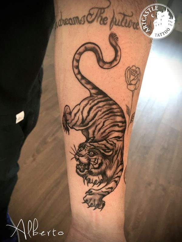 ArtCastleTattoo Tattoo ArtiestAlberto Tiger on arm Traditioneel Traditional