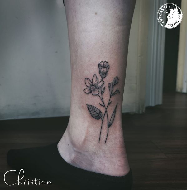 ArtCastleTattoo Tattoo ArtiestChristian Flowers ankle Fineline