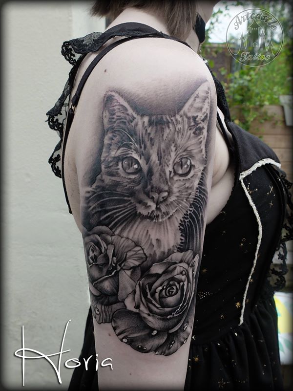 ArtCastleTattoo Tattoo ArtiestHoria Realistic cat with roses. Black N Grey