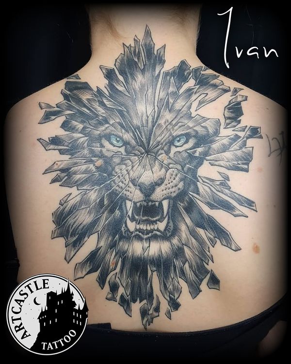 ArtCastleTattoo Tattoo ArtiestIvan broken mirror effect lion on upper back Black n Grey