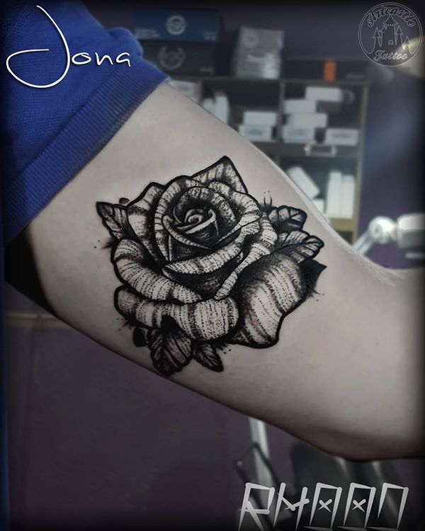 ArtCastleTattoo Tattoo ArtiestJona Neo traditional rose Blackwork