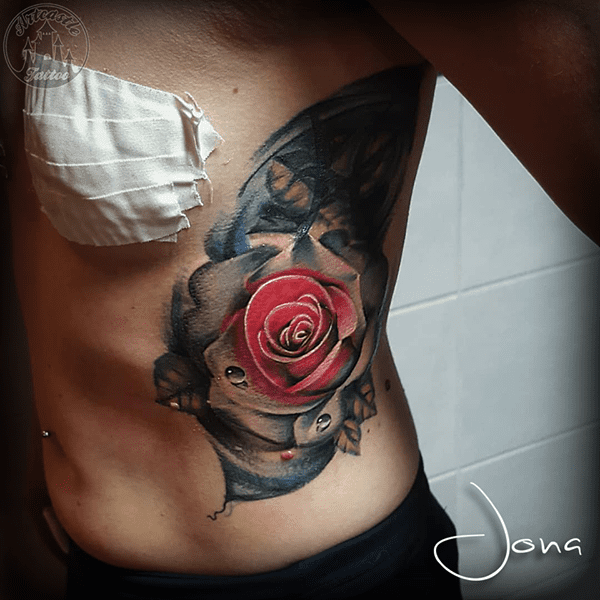 ArtCastleTattoo Tattoo ArtiestJona Realistic rose cover up on the ribs with water droplets in full color Color