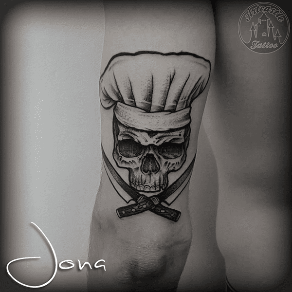 ArtCastleTattoo Tattoo ArtiestJona Skull with chefs hat and knives Blackwork