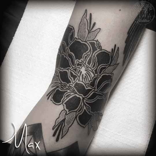 ArtCastleTattoo Tattoo ArtiestMax Blackwork peony flower with dotwork leaves Blackwork