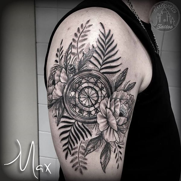 ArtCastleTattoo Tattoo ArtiestMax Flowers and pocketwatch tattoo upper arm Blackwork