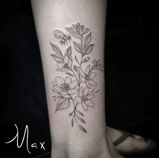 ArtCastleTattoo Tattoo ArtiestMax Flowers on leg