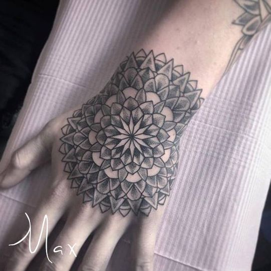 ArtCastleTattoo Tattoo ArtiestMax Mandala hand