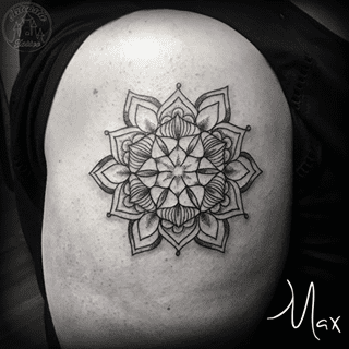 ArtCastleTattoo Tattoo ArtiestMax Mandala in tight black lines with a tiny bit of shading Mandala