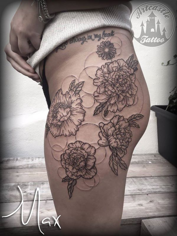ArtCastleTattoo Tattoo ArtiestMax Minimalistic Peonie linework hip tattoo with dotted cirkels Black n Grey