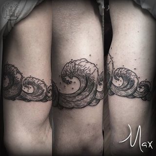 ArtCastleTattoo Tattoo ArtiestMax Waves around the arm with detailed tight lines Blackwork