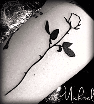 ArtCastleTattoo Tattoo ArtiestMichael Blackwork line Rose tattoo Blackwork lijn roos tattoo Blackwork