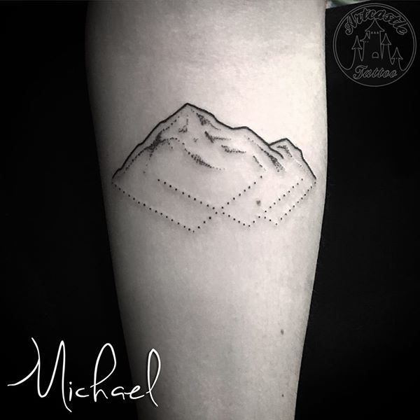 ArtCastleTattoo Tattoo ArtiestMichael Minimalistic tattoo of mountains with dotwork Minimalistische bergen tattoo met dotwork Geometric