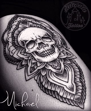 ArtCastleTattoo Tattoo ArtiestMichael Skull tattoo with Mandala design black n grey Schedel tattoo met mandala ontwerp black and grey Mandala