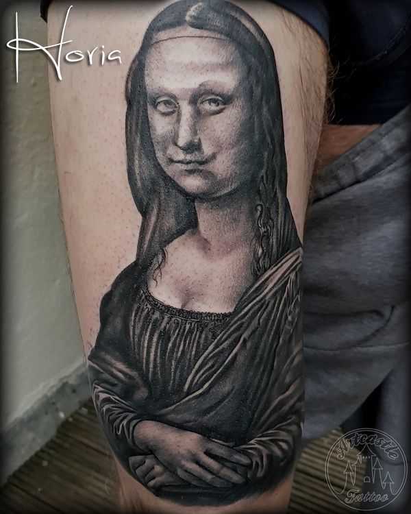 ArtCastleTattoo Tattoo ArtiestPrive Horia Black n grey Mona Lisa tattoo realistic on upper leg Black n Grey