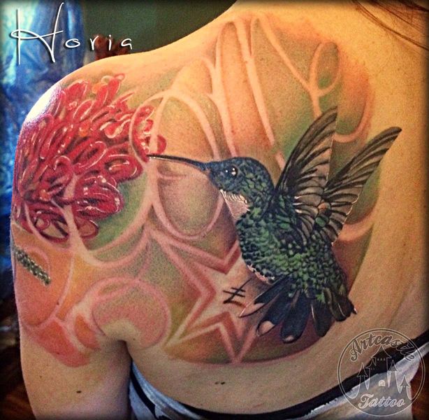 ArtCastleTattoo Tattoo ArtiestPrive Horia Realistic hummingbird tattoo in color on shoulder Color