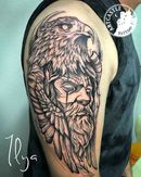 ArtCastleTattoo Tattoo ArtiestPrive Ilya Man with bird on arm Blackwork