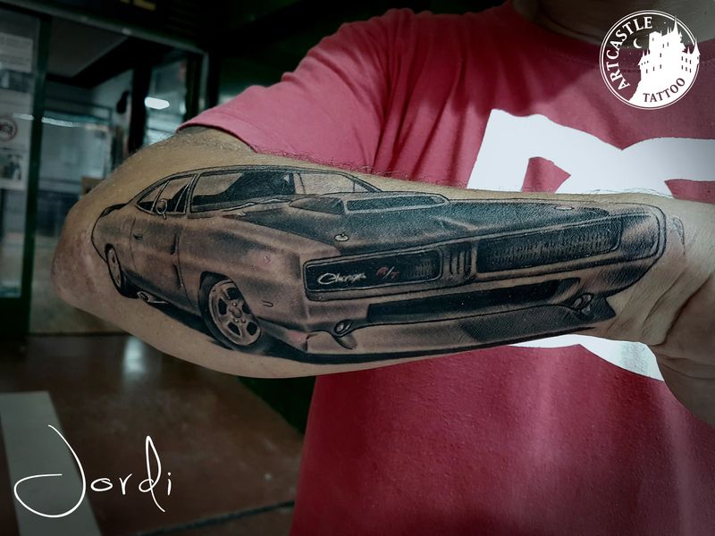ArtCastleTattoo Tattoo ArtiestPrive Jordi Car on arm Realism