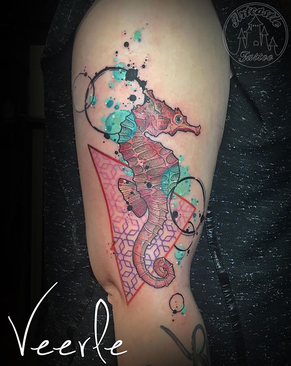 ArtCastleTattoo Tattoo ArtiestVeerle Seehorse with triangle and watercolor splashes Color