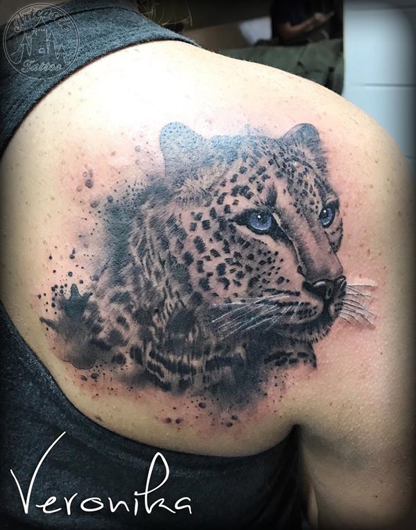 ArtCastleTattoo Tattoo ArtiestVeronika Leopard on back. Black n grey Black n grey
