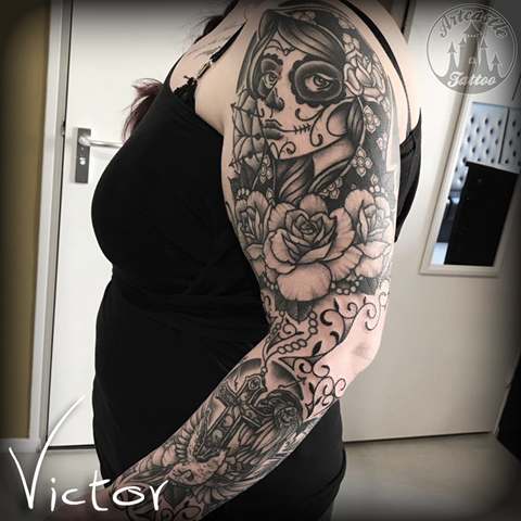 ArtCastleTattoo Tattoo ArtiestVictor Day of the dead lady with roses and cross tattoo full sleeve Traditioneel Traditional