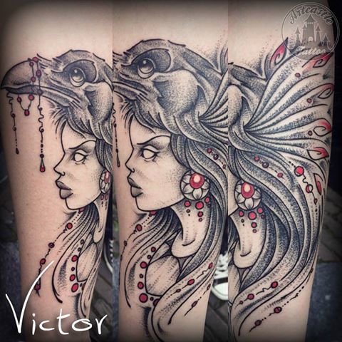 ArtCastleTattoo Tattoo ArtiestVictor Girl with crow tattoo lower arm Neo traditioneel Neo Traditional