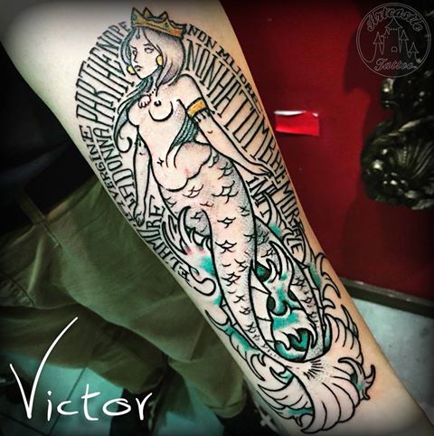 ArtCastleTattoo Tattoo ArtiestVictor Mermaid lettering tattoo lowerarm Traditioneel Traditional