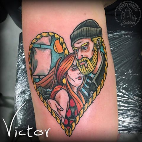 ArtCastleTattoo Tattoo ArtiestVictor Old school sailor couple heart tattoo color on arm Traditioneel zeeman en vrouw koppel hart tattoo op arm Color
