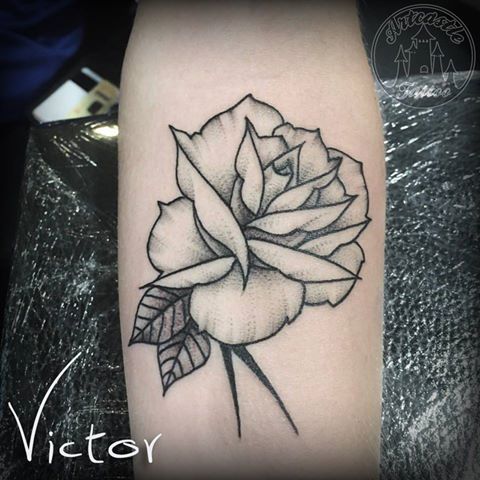 ArtCastleTattoo Tattoo ArtiestVictor Rose tattoo lowerarm Neo Traditioneel Neo Traditional