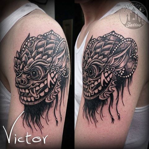 ArtCastleTattoo Tattoo ArtiestVictor Tibetan deity mask tattoo upper arm Neo Traditioneel Neo Traditional
