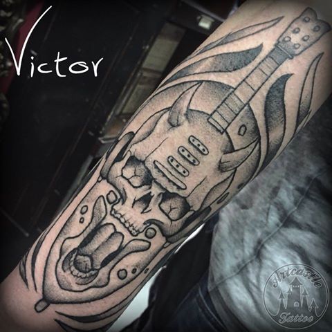 ArtCastleTattoo Tattoo ArtiestVictor devil skull guitar lower arm Traditioneel Traditional