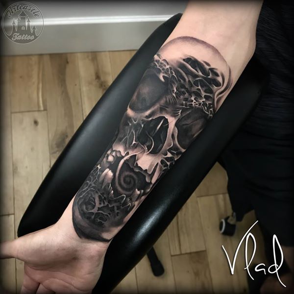 ArtCastleTattoo Tattoo ArtiestVlad Detailed skull tattoo lower arm Black n Grey